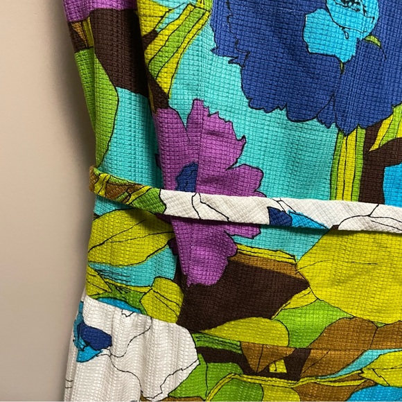 Vintage 60s Mini Dress With Bold Floral Pattern - Picture 4 of 13